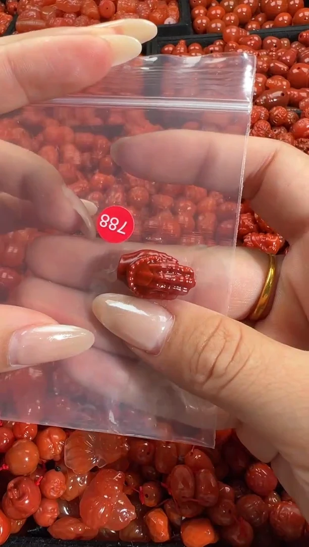 颈饰未镶嵌南红玛瑙1