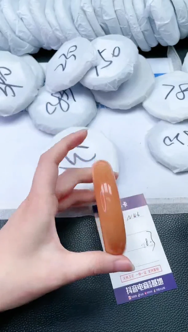 【闪购商品】石英质玉手镯未镶嵌N46