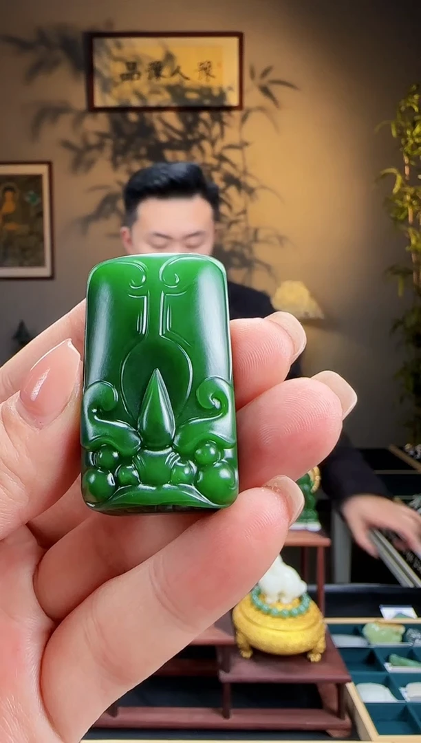 未镶嵌和田玉挂件俄碧玉兽面牌l157