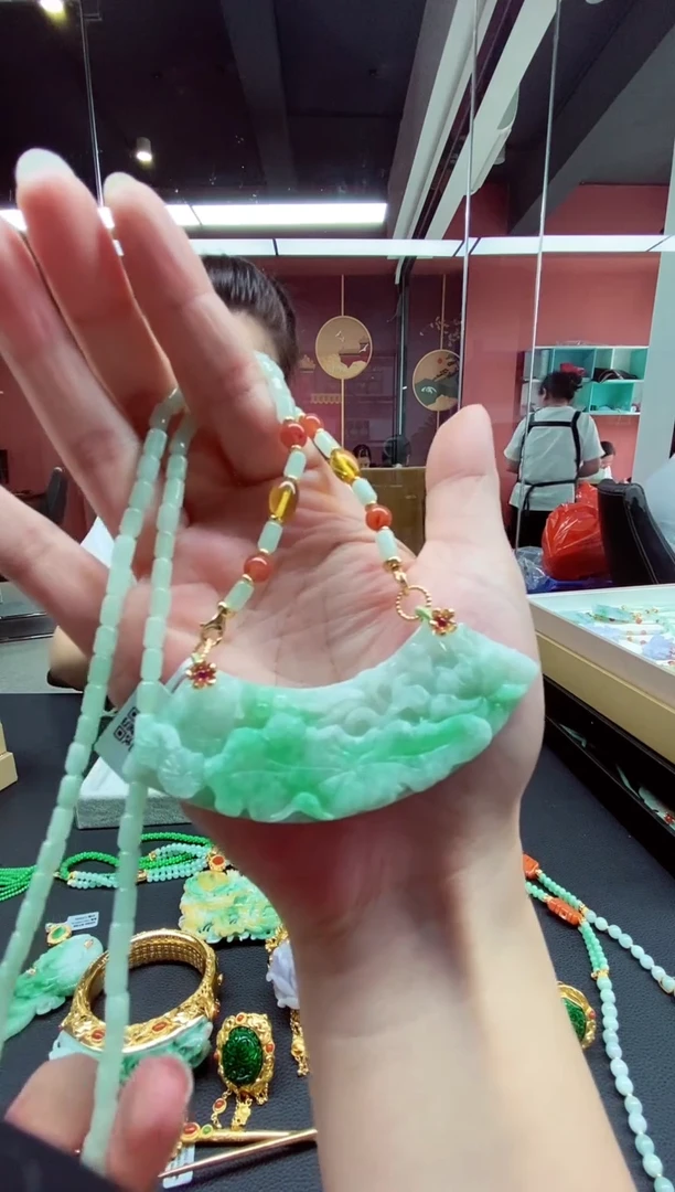 翡翠未镶嵌颈饰翡翠吊坠