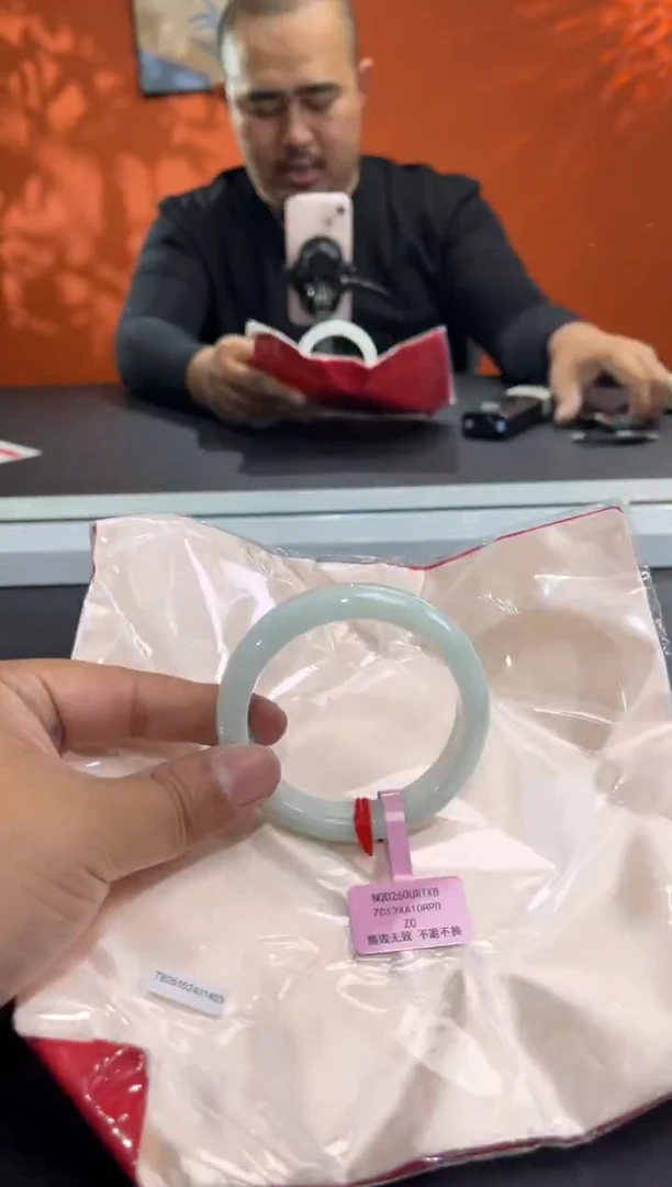 未镶嵌手镯翡翠17        圈口57