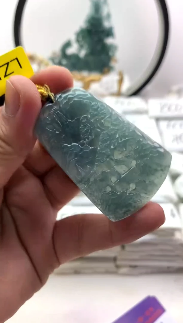 翡翠未镶嵌颈饰山水牌