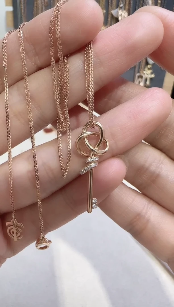 【闪购商品】天然钻石颈饰18K金镶嵌多样性发货发其一