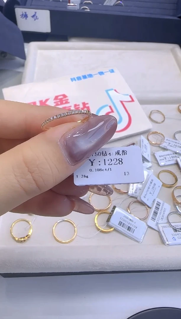 【闪购商品】钻石戒指/指环18K金镶嵌110000