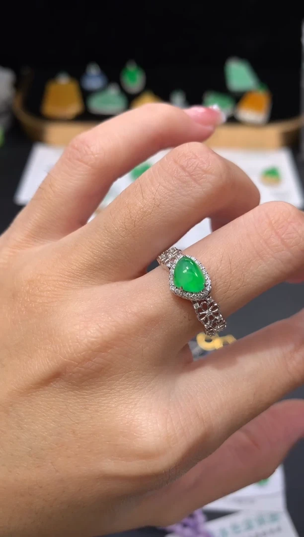 18K金镶嵌定制翡翠自营供应 48小时鉴赏期