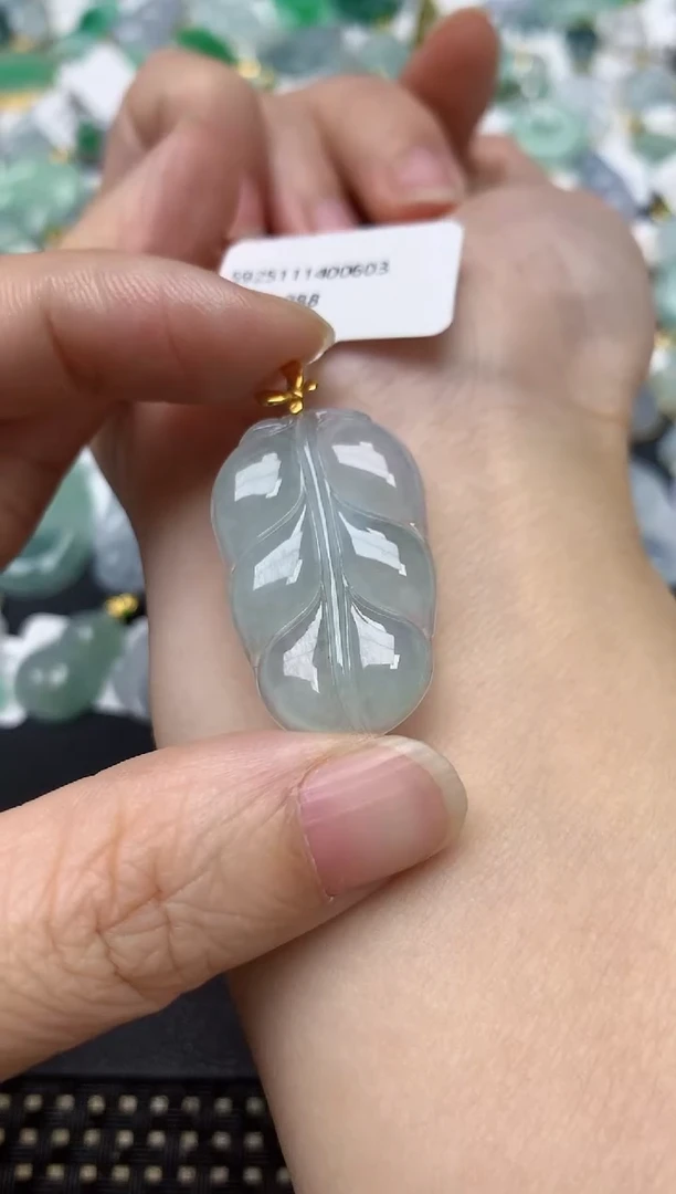 颈饰18K金镶嵌翡翠天然缅甸A货翡翠