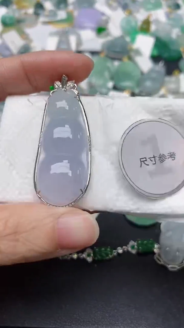 颈饰18K金镶嵌翡翠最****人天然缅甸A货翡翠