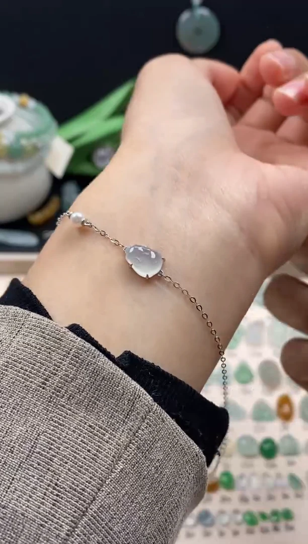 【闪购商品】翡翠颈饰18K金镶嵌翡翠冰种葫芦