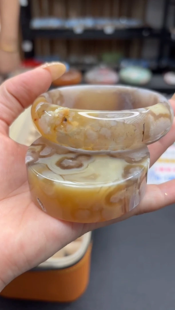 未镶嵌手镯石英质玉C190(61圈赠送镯心)