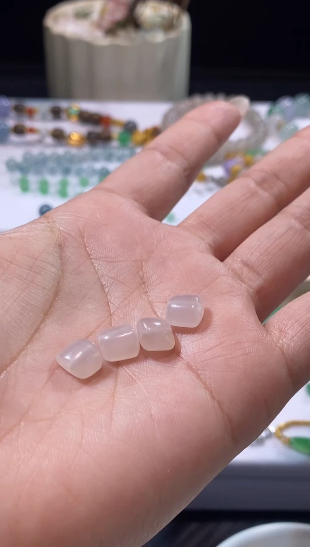 未镶嵌定制翡翠C****?扁桶一组四个 买断不退换