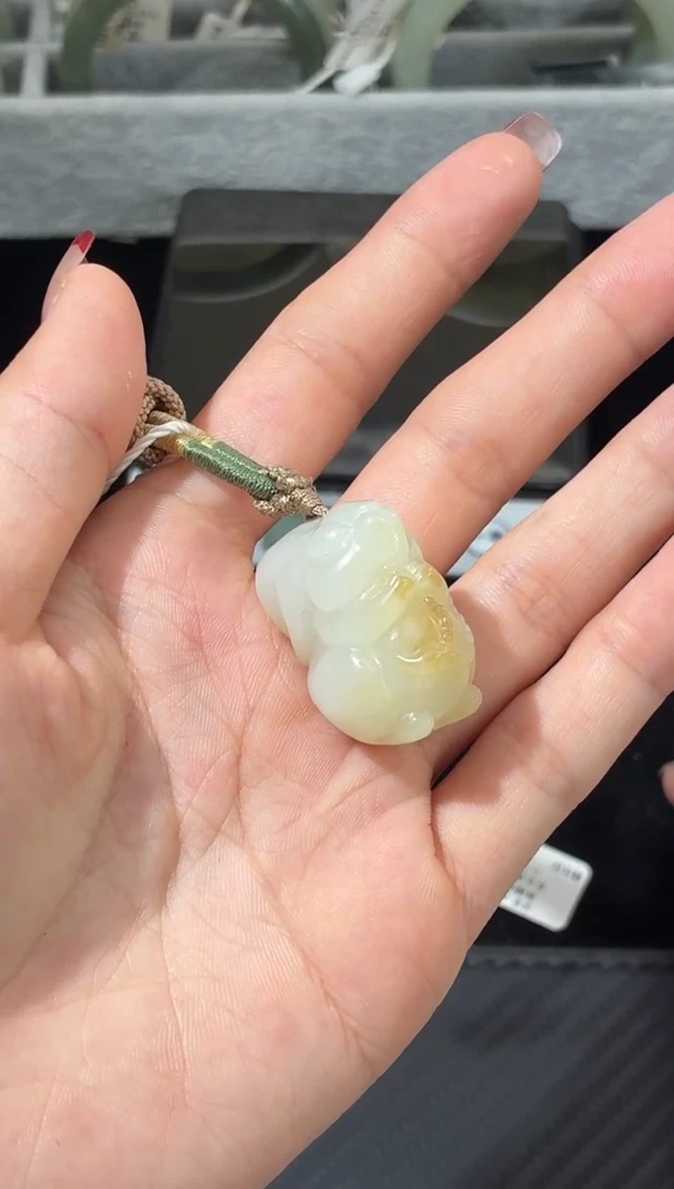吊坠(不含链)未镶嵌和田玉且末糖白兔子微色差吊坠