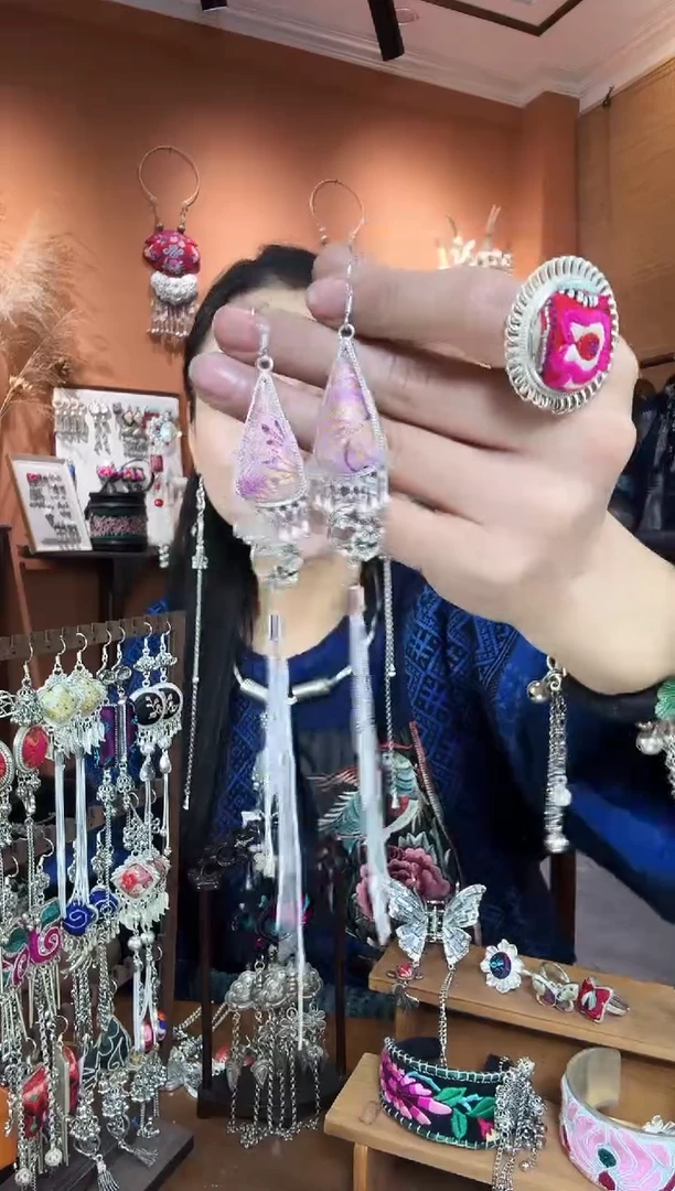 【闪购商品】刺绣纯手工民族风耳环