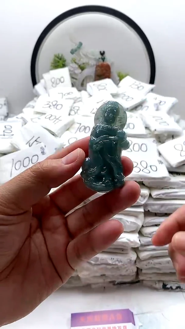 翡翠未镶嵌颈饰观音