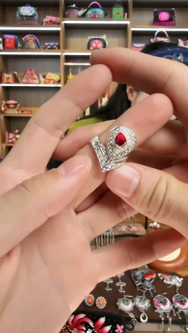 【闪购商品】织绣267蒙阿苏苗绣传承