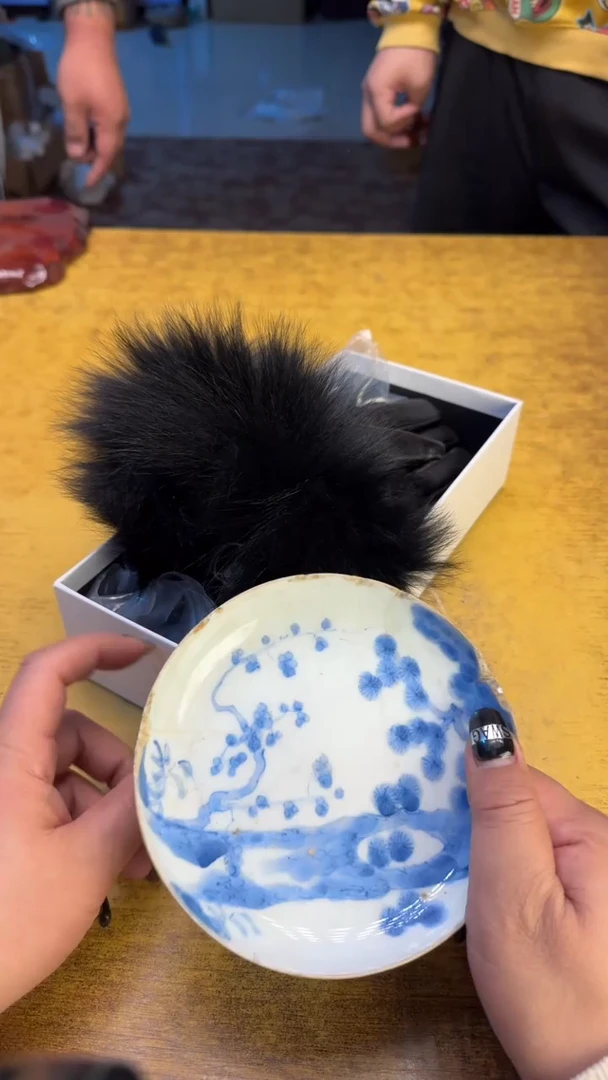 瓷器瓷器瑕疵破破35奶手套碗