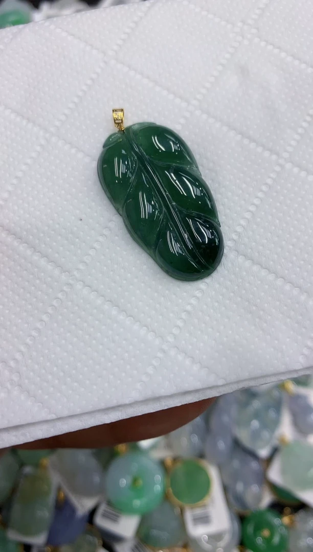 翡翠18K金镶嵌颈饰111111111111