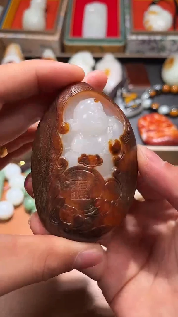 未镶嵌和田玉挂件行***。和田玉