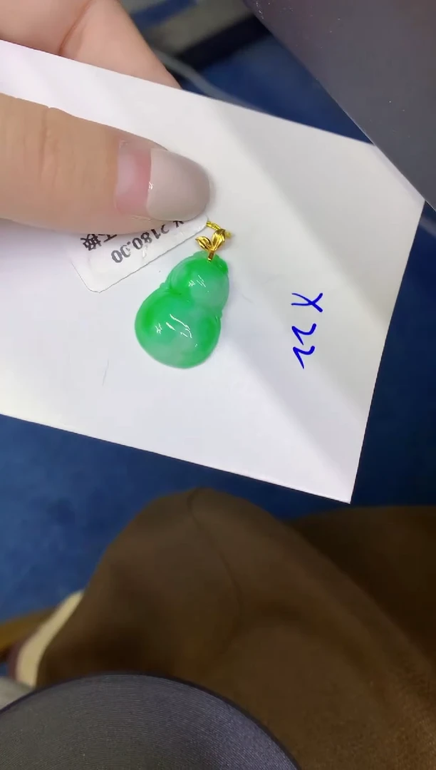 颈饰18K金镶嵌翡翠缅甸天然翡翠A货