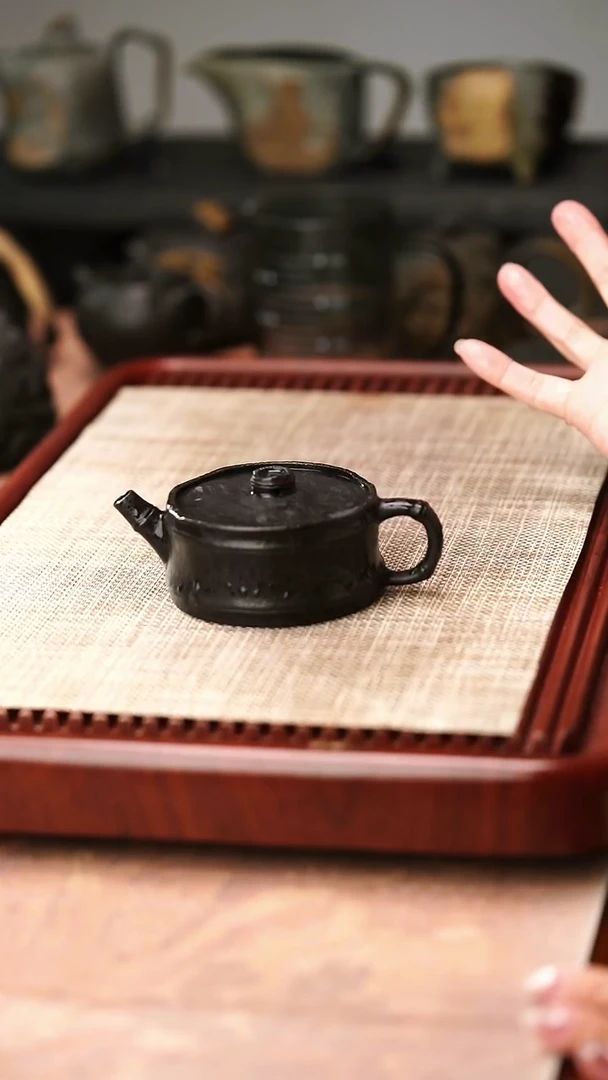 归玉堂冰碛岩重工雕刻扁竹节壶150cc