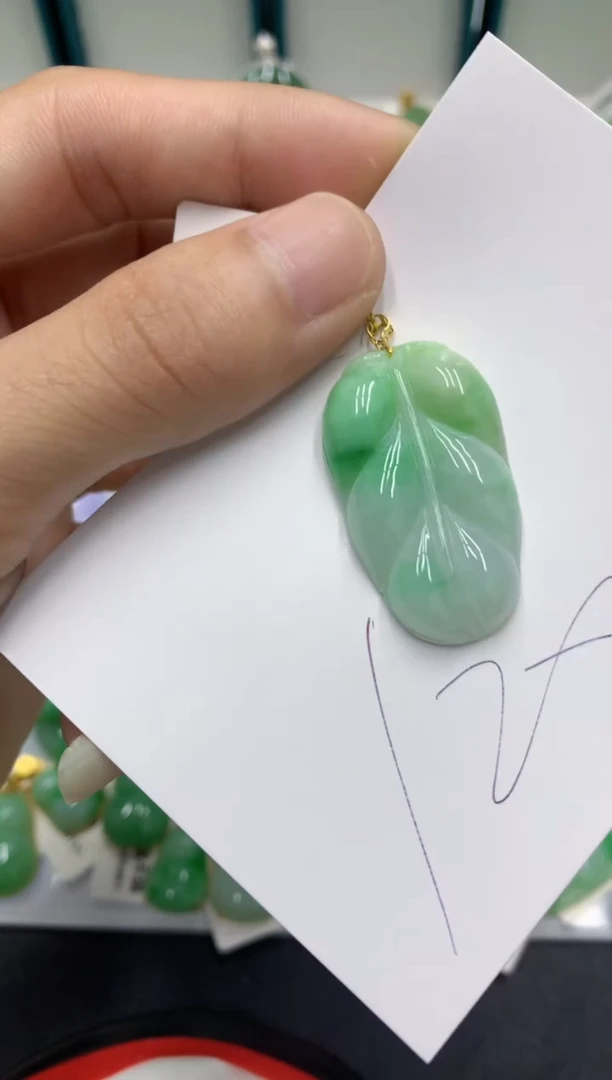 【闪购商品】翡翠颈饰18K金镶嵌翡翠