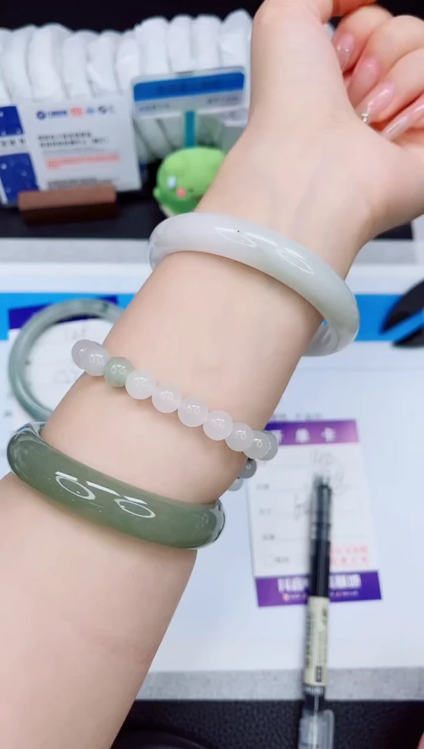 石英质玉手镯未镶嵌140-60.5