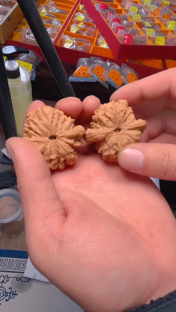 【闪购商品】文玩核桃把件48龙鼎