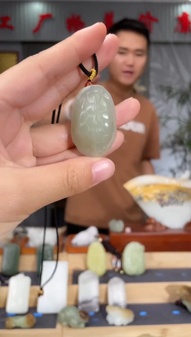 和田玉未镶嵌颈饰1