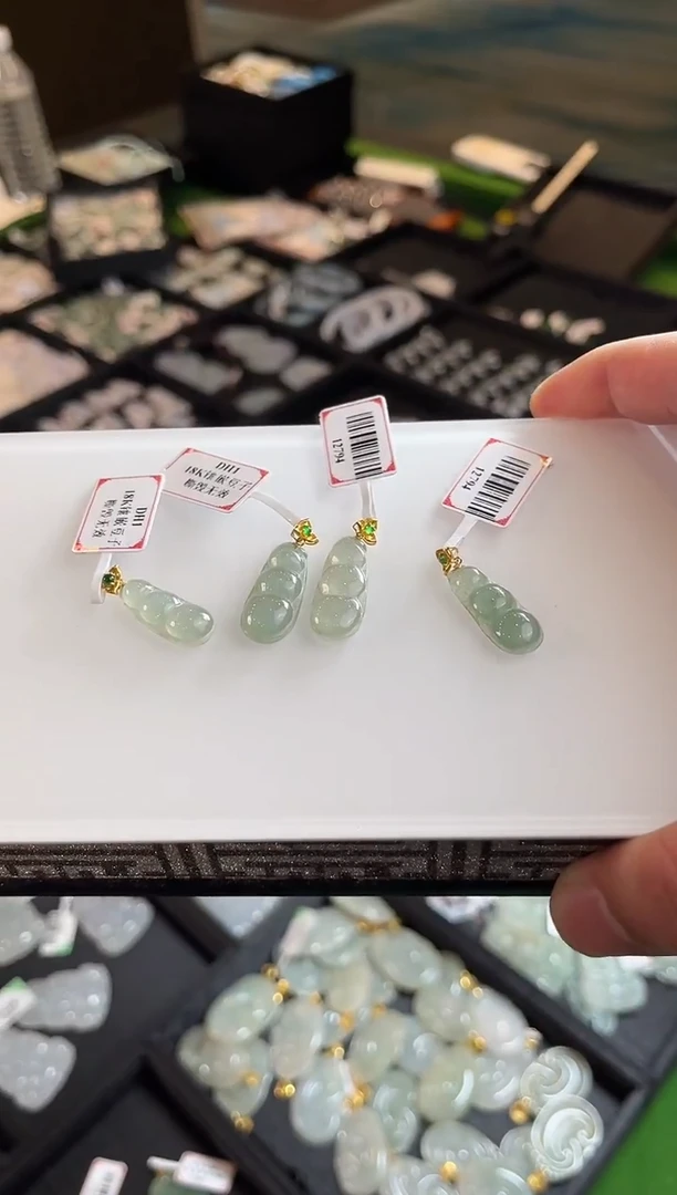 颈饰18K金镶嵌翡翠12794/多样性发一个