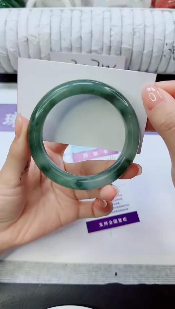 未镶嵌手镯石英质玉164/56.4