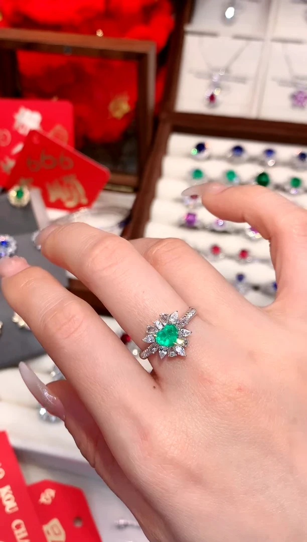 【闪购商品】祖母绿戒指18K金镶嵌0.52ct/天然宝石/七天无理由