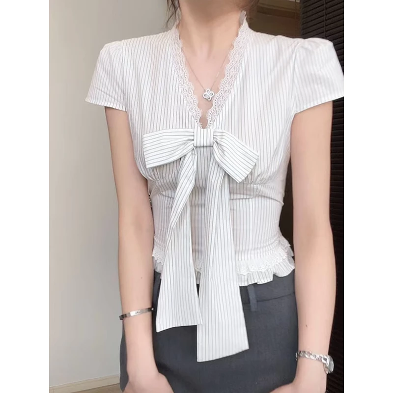 韩系纯欲风甜美V领蕾丝拼接蝴蝶结短袖女t恤夏季新款修身显瘦上衣