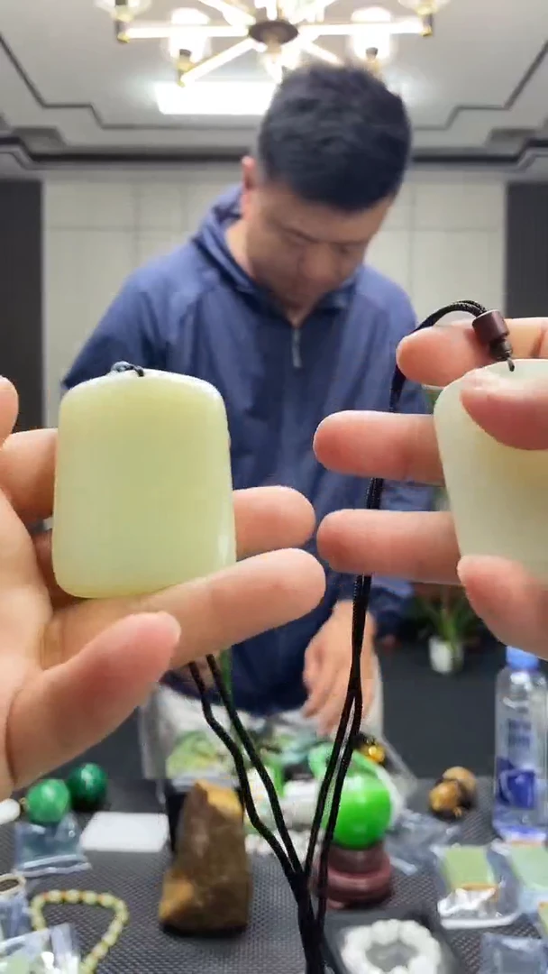 和田玉未镶嵌挂件微瑕多样性发货任意一条