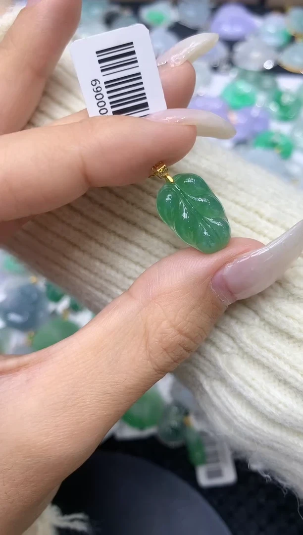 颈饰18K金镶嵌翡翠1