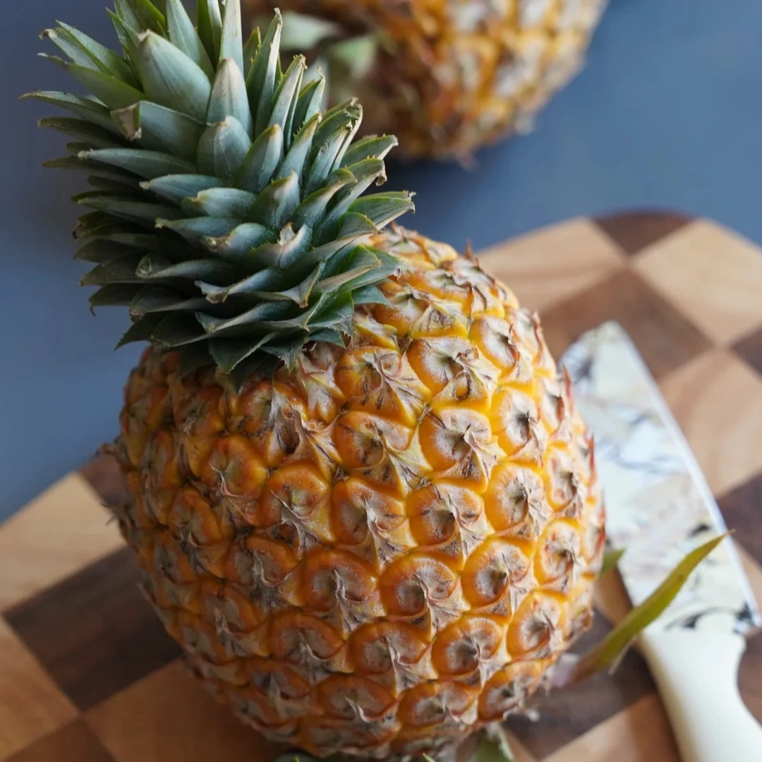 海南金钻凤梨树上熟酸甜可口自然晚熟汁水丰富【顺丰包邮】