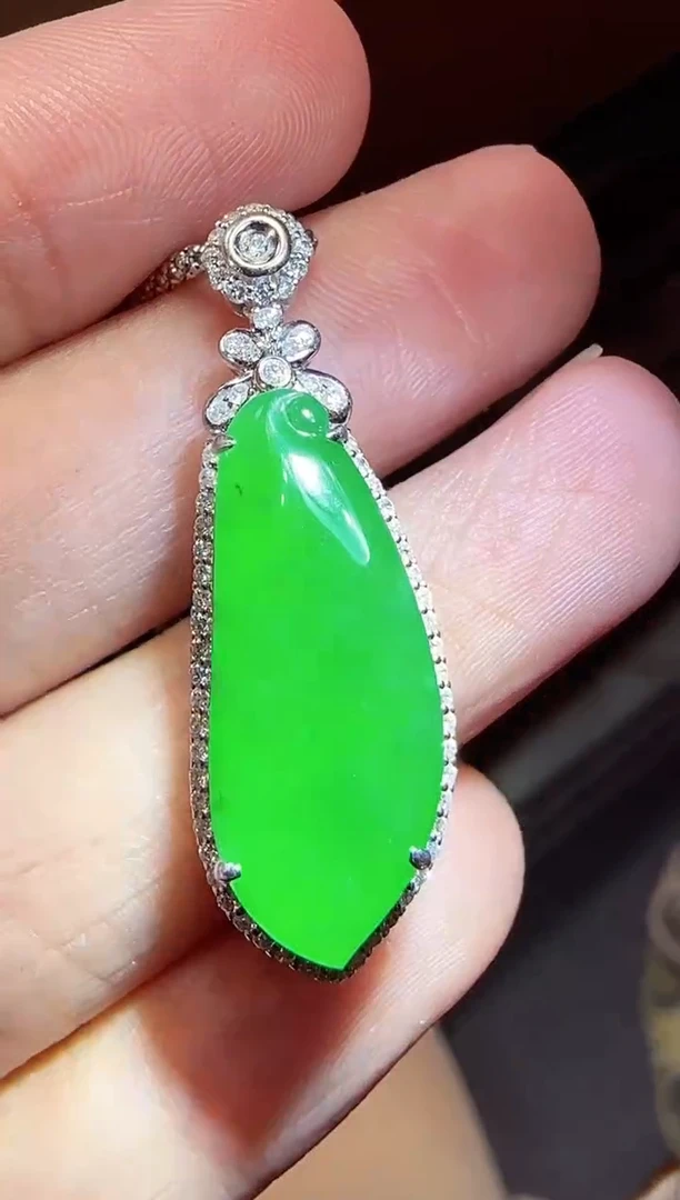 【闪购商品】翡翠吊坠(不含链)18K金镶嵌瓜