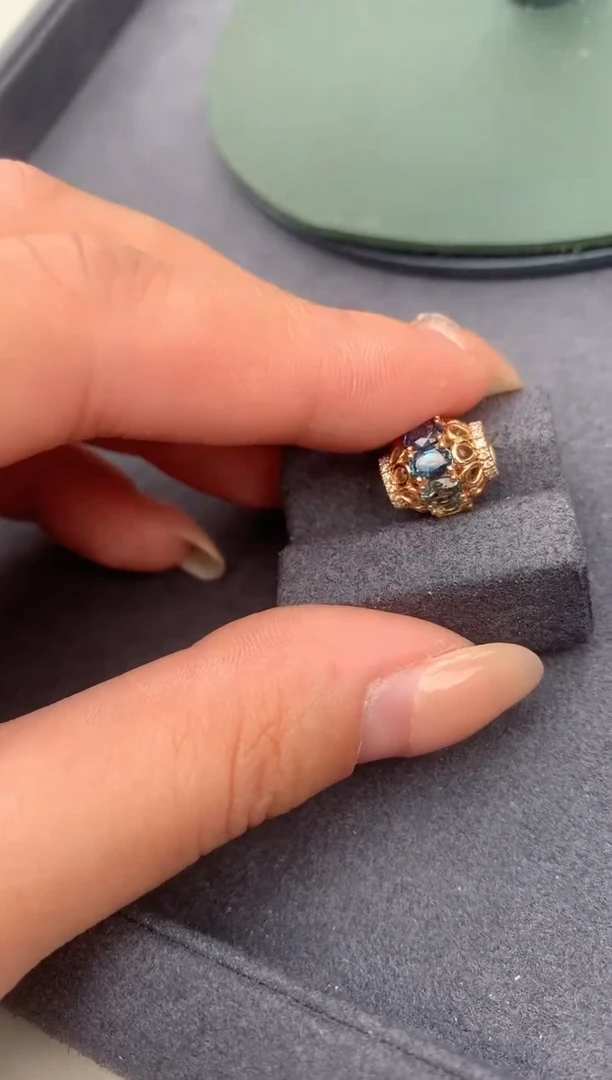 【闪购商品】彩色蓝宝石吊坠(不含链)18K金镶嵌1.8ct彩蓝宝吊坠