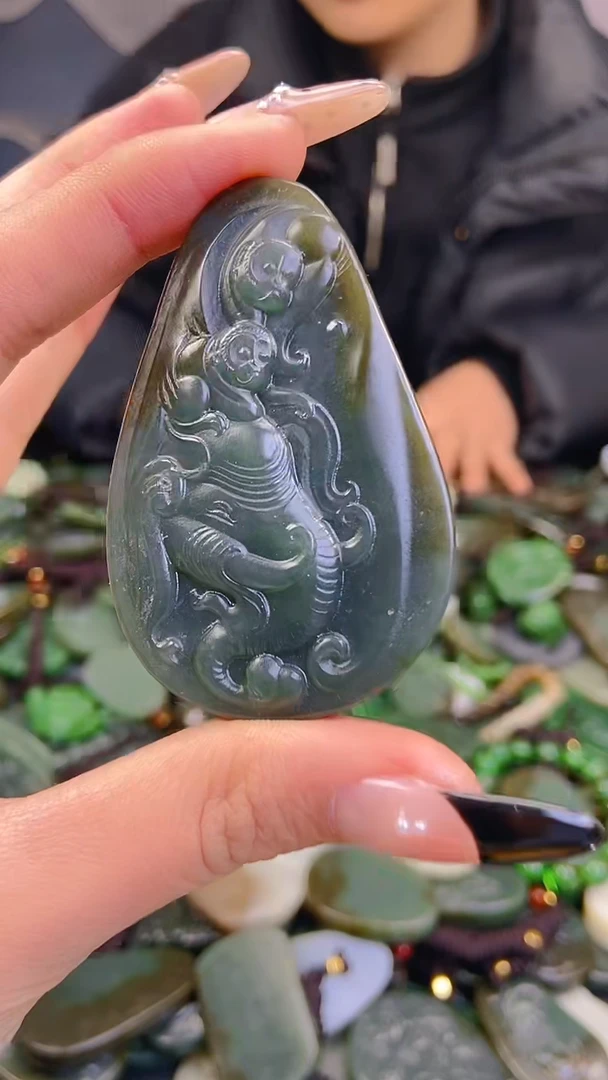 颈饰未镶嵌和田玉1