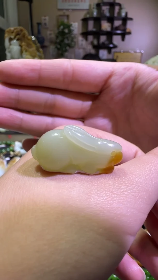 吊坠(赠链)未镶嵌和田玉金山糖白兔兔挂件 （产地直发）