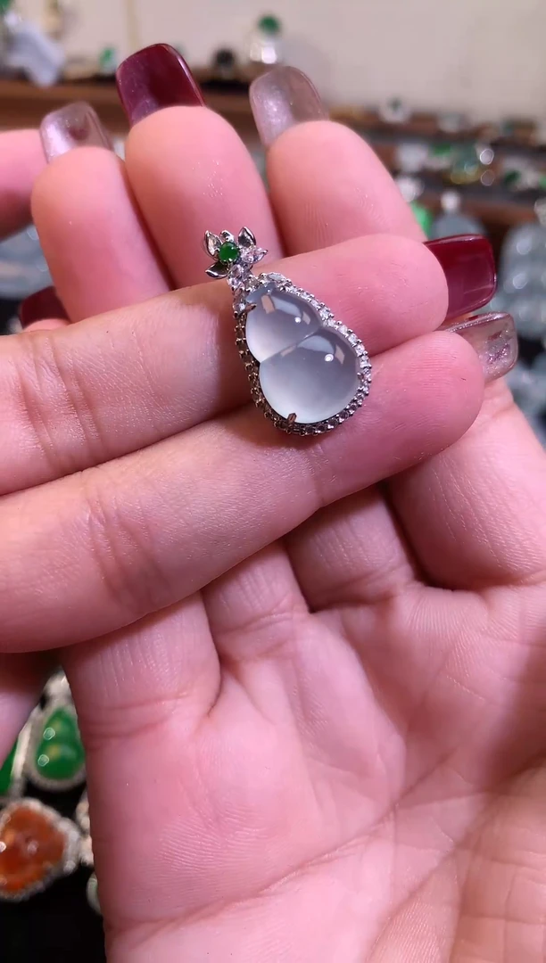 【闪购商品】翡翠颈饰18K金镶嵌缅甸天然A货翡翠