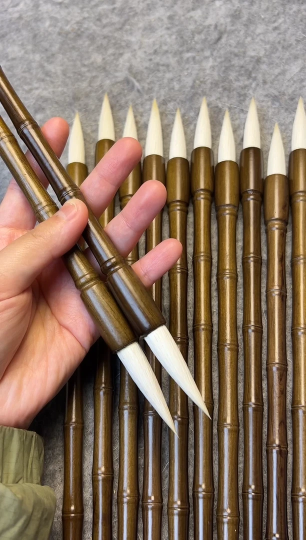 羊兼毫毛笔 2支 出锋4.5cm 口径1.0cm 杆如图所示 仅限清水试笔