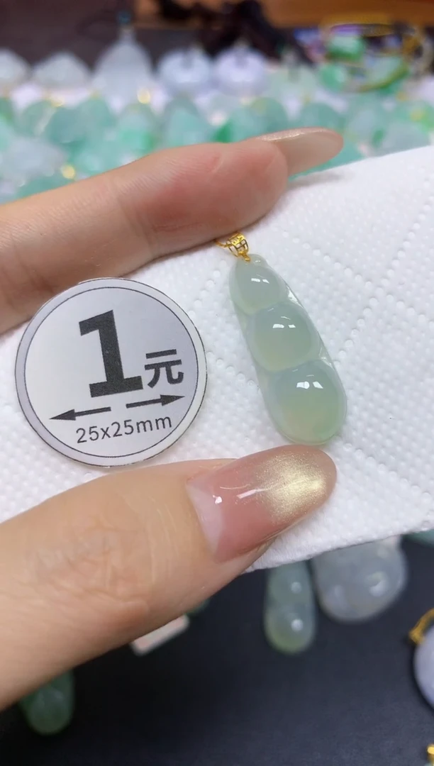 颈饰18K金镶嵌翡翠天然翡翠A货