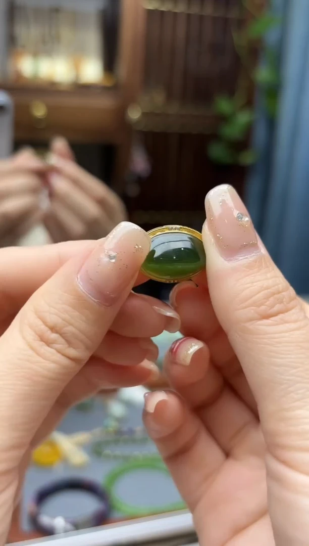 颈饰18K金镶嵌和田玉18K金和田玉蛋面吊坠HX赠链