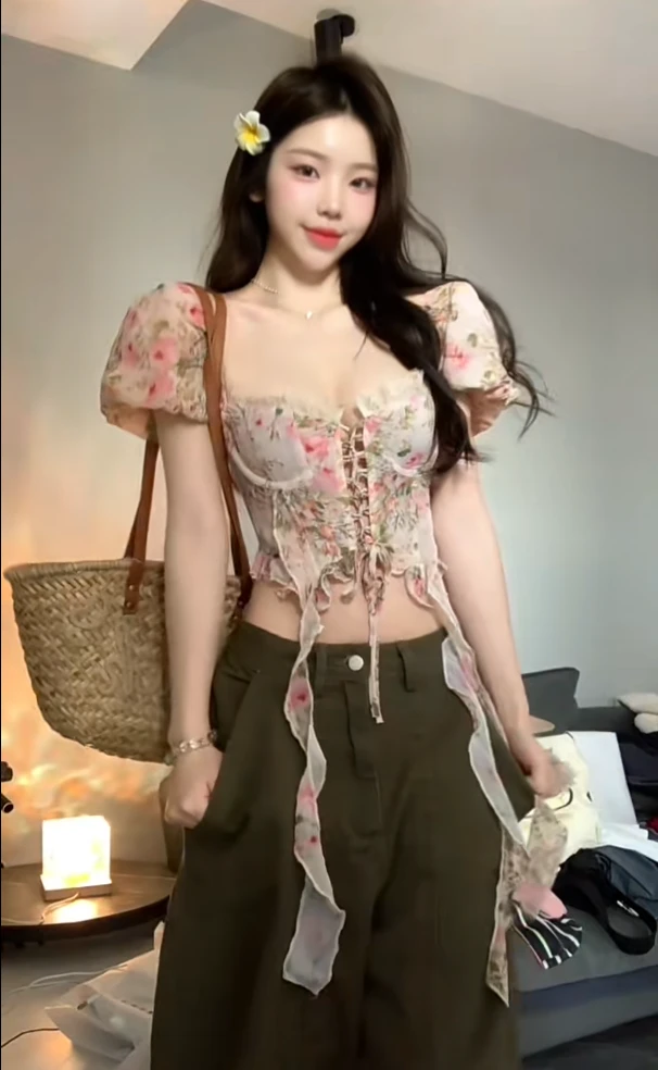 时尚气质别致设计感碎花上衣+百搭显瘦军绿色裤子女高级感穿搭潮