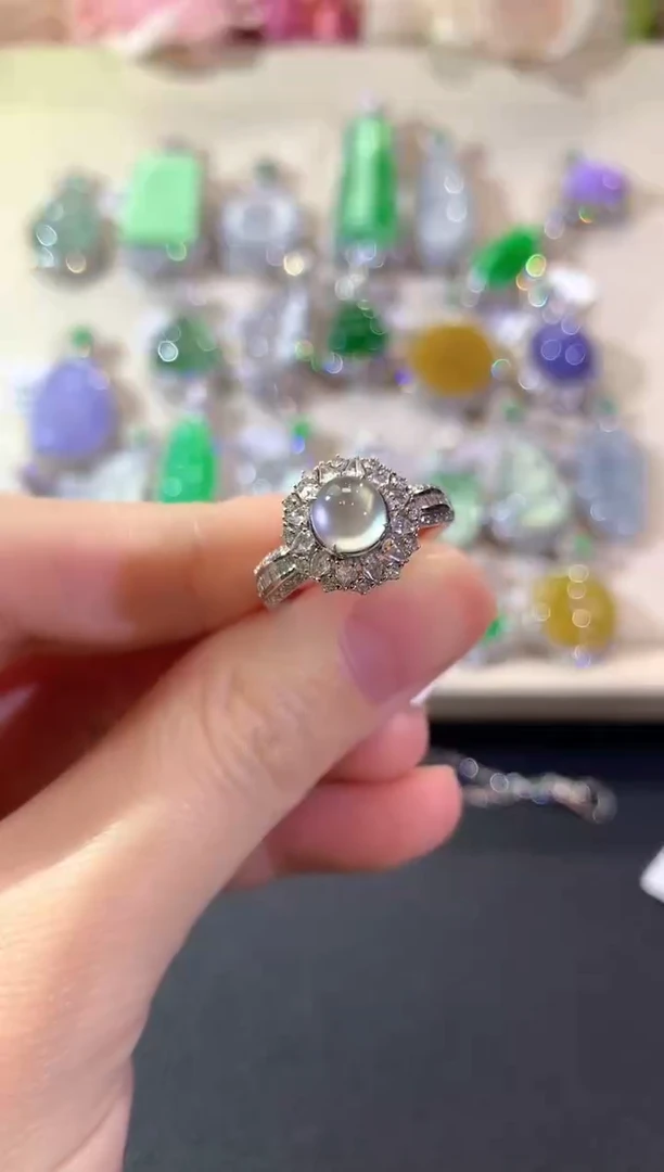 18K金镶嵌戒指翡翠冬日珠宝W39