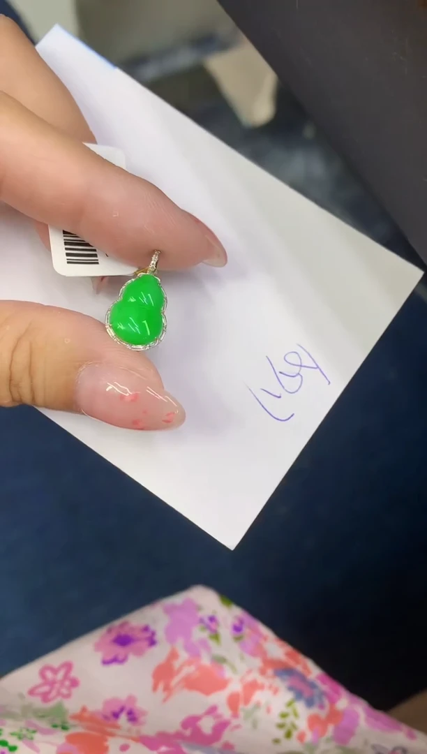 翡翠18K金镶嵌颈饰缅甸天然翡翠A货