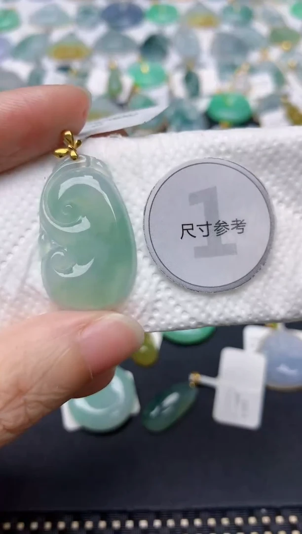 翡翠18K金镶嵌颈饰天然缅甸A货翡翠