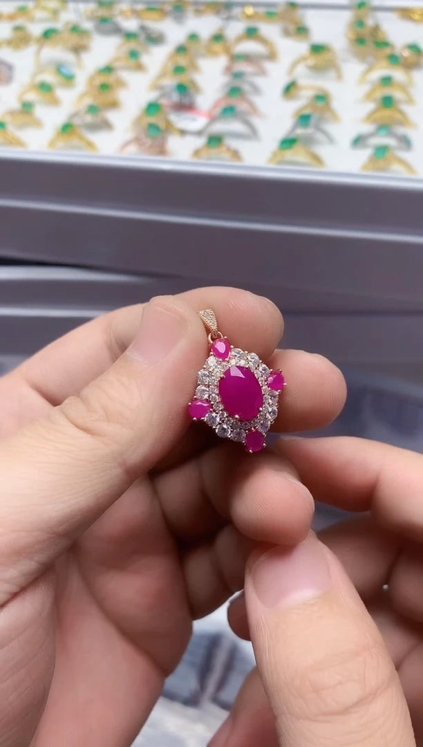 【闪购商品】红宝石颈饰银S925镶嵌........