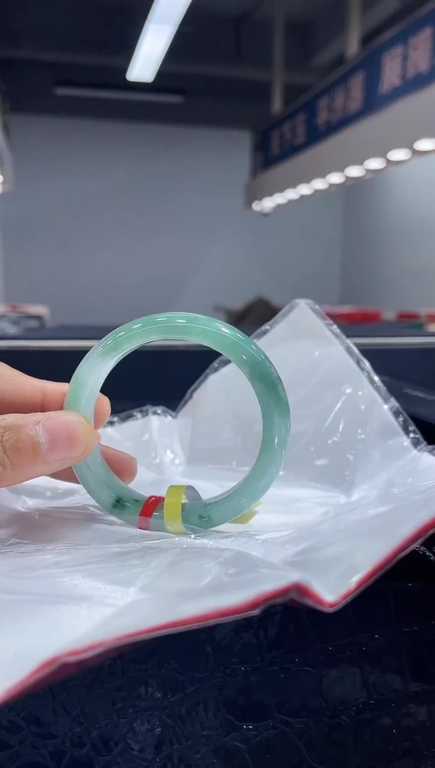 未镶嵌手镯（贵妃镯）翡翠4