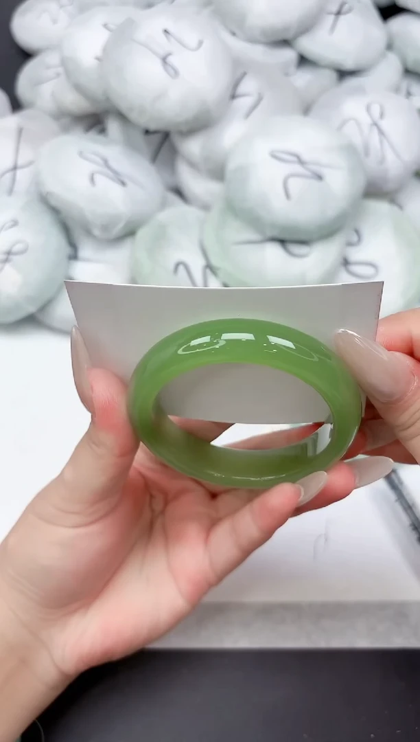 未镶嵌手镯石英质玉220-55.5