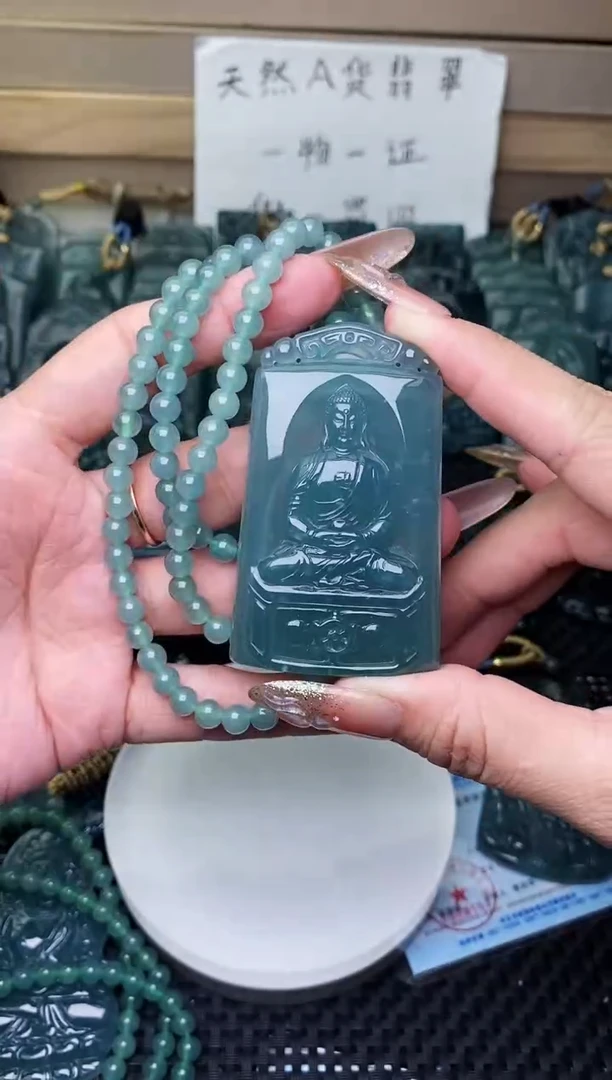 颈饰未镶嵌翡翠